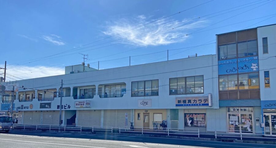 笹下釜利谷道路沿いにある「のあのあ」の外観